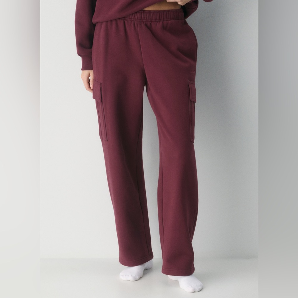 Aritzia Mega Cargo Sweatpants Burgundy